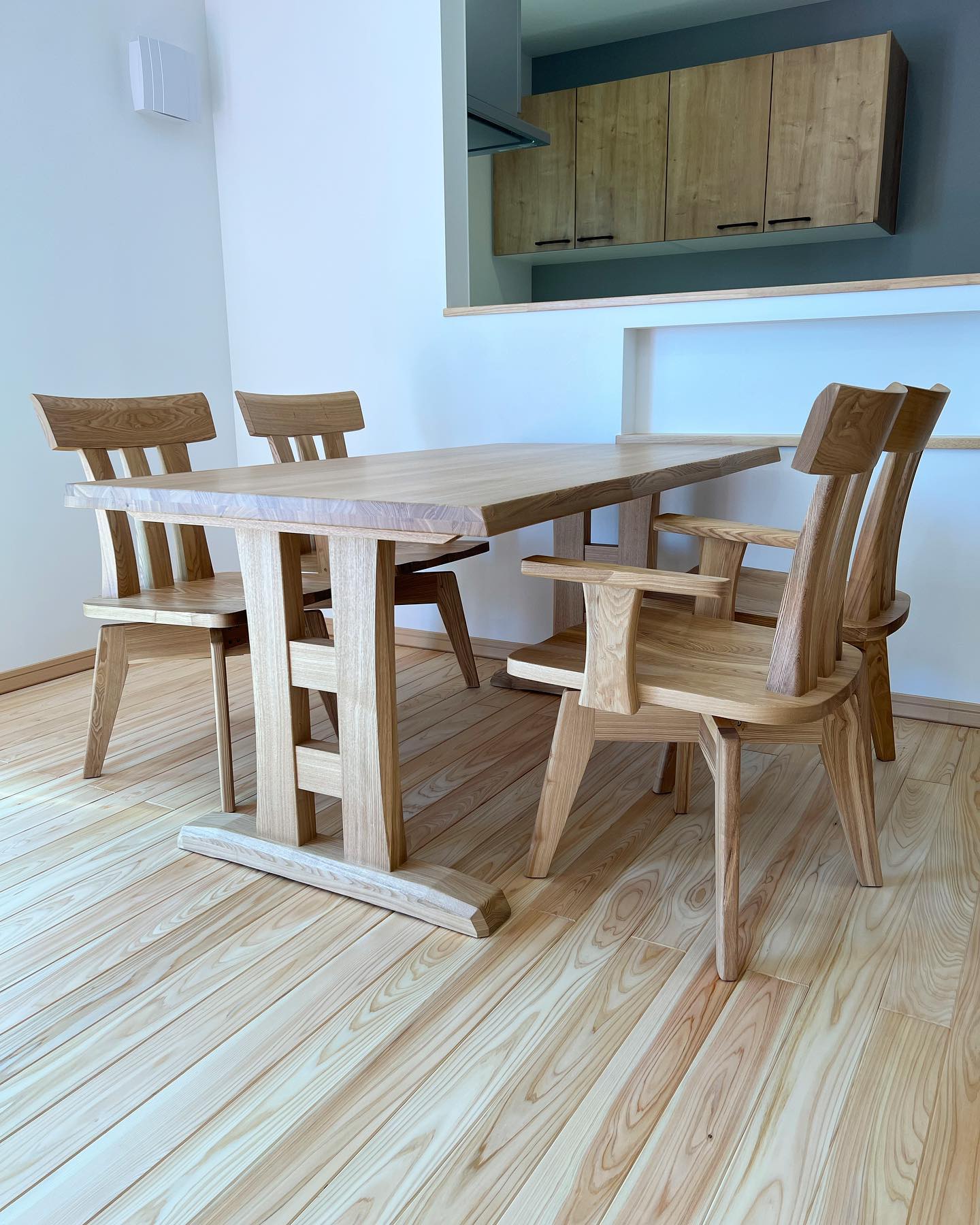 『天然木タモ材のダイニングテーブルセット』 | 家具納入事例・お客様の声 | 石崎家具店