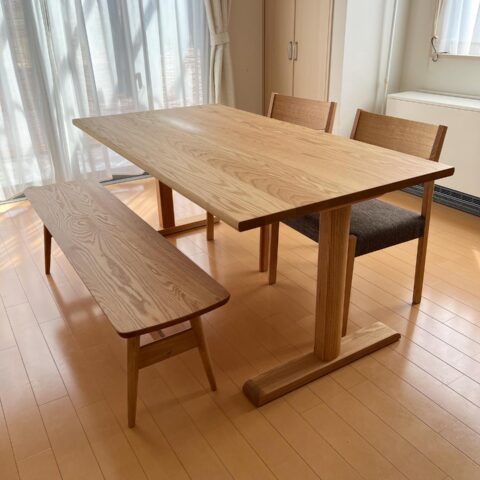 『飛騨産業 Chigusaシリーズ』のダイニングテーブルセット
