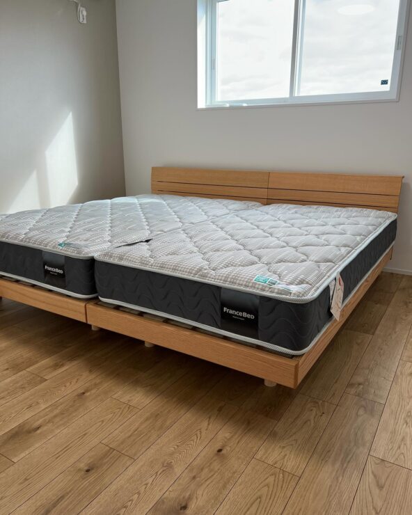 天然木レッドオークのベッド　フランスベッド