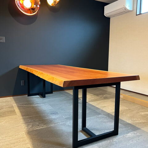 『一枚板ダイニングテーブル　欅（けやき）2400』