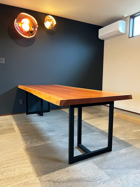 『一枚板ダイニングテーブル　欅（けやき）2400』