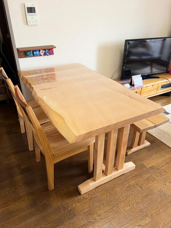 一枚板ダイニングテーブルセット　栃（とち）