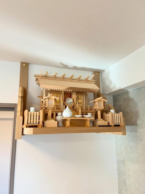 神棚セット　桧彫屋根三社　白木セット