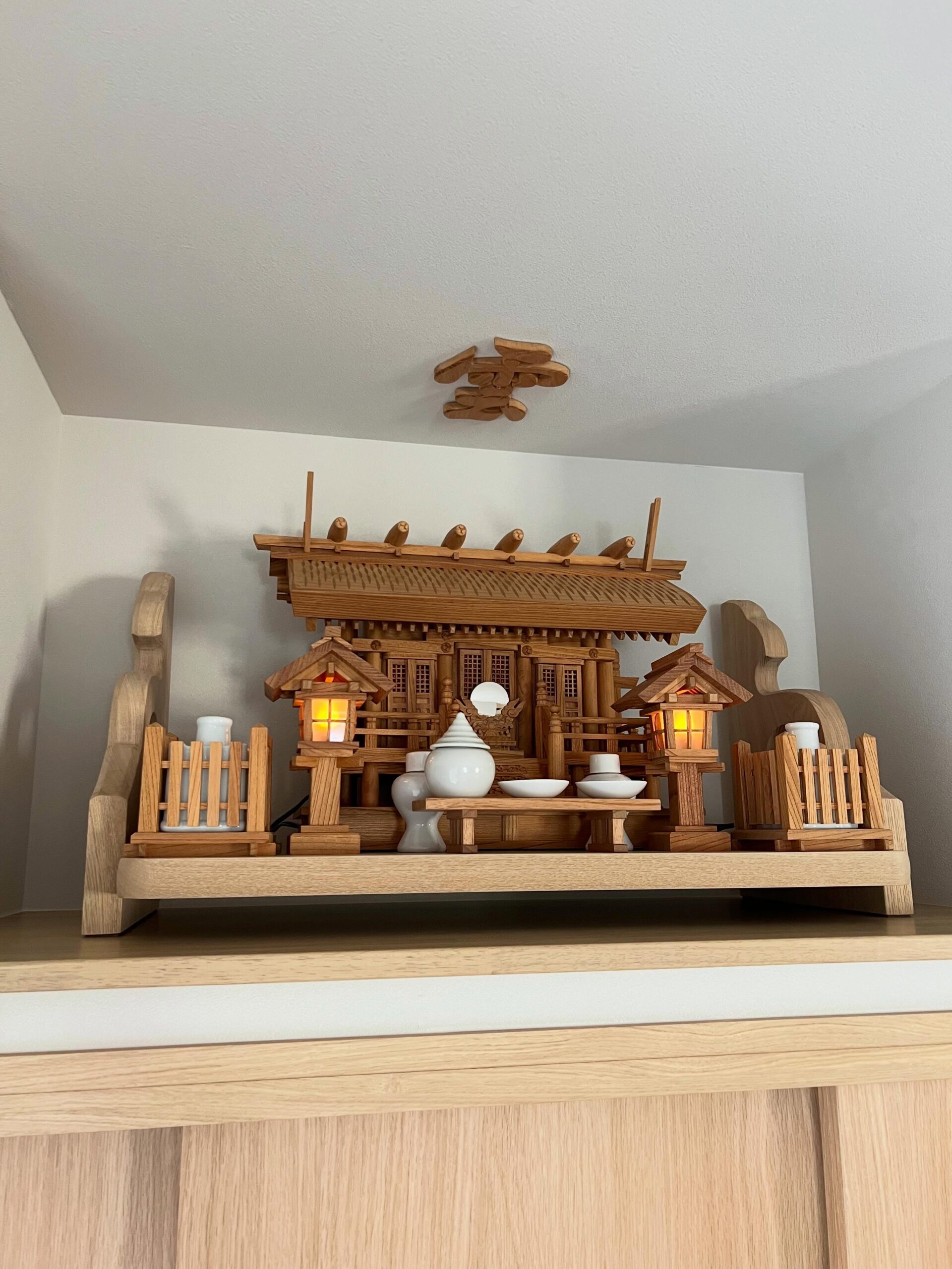 神棚 神棚セット 彫屋根三社 欅』 | 家具納入事例・お客様の声 | 石崎家具店